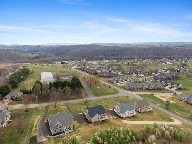6913 Doral DR, Radford, VA 24141