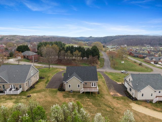 6913 Doral DR, Radford, VA 24141