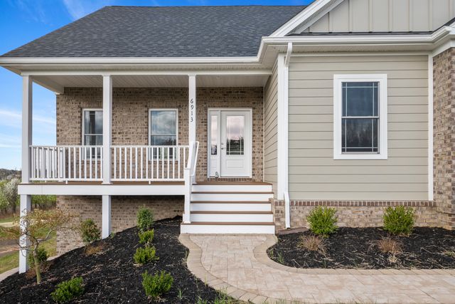 6913 Doral DR, Radford, VA 24141