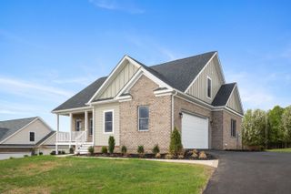 6913 Doral DR, Radford, VA 24141