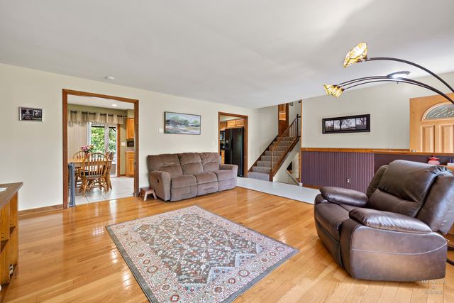 1103 Hillcrest Avenue, Fox River Grove, IL 60021