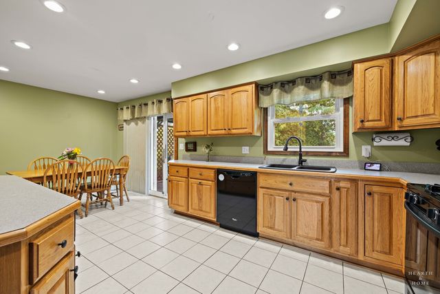 1103 Hillcrest Avenue, Fox River Grove, IL 60021