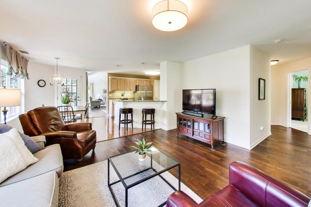 11171 Edgebrook Lane, Indian Head Park, IL 60525