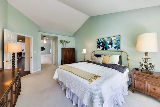11171 Edgebrook Lane, Indian Head Park, IL 60525