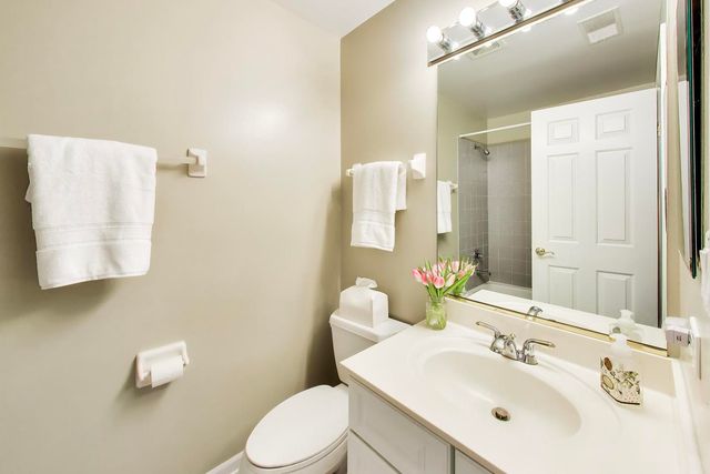 11171 Edgebrook Lane, Indian Head Park, IL 60525