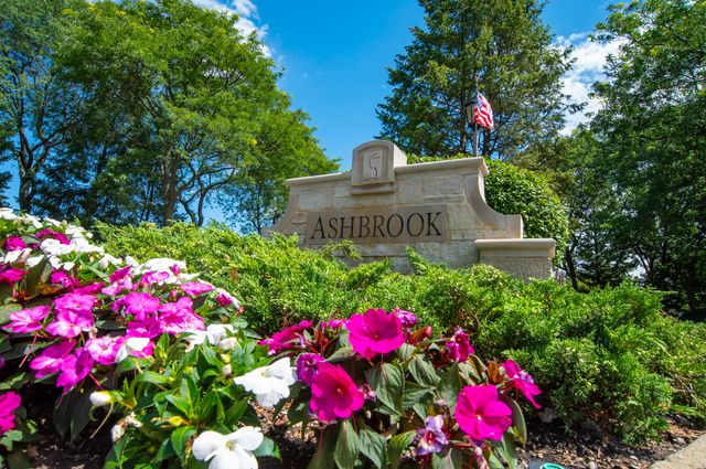 11171 Edgebrook Lane, Indian Head Park, IL 60525
