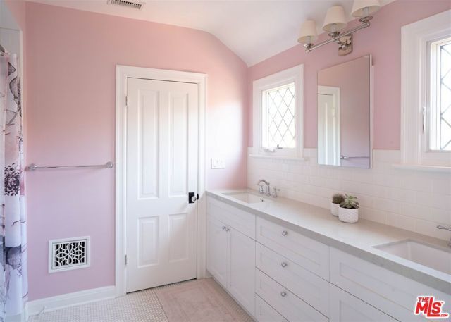 10736 Le Conte Avenue, Los Angeles, CA 90024