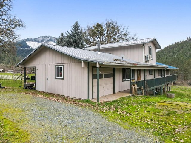 431 Murphy Gulch Road, Rogue River, OR 97537