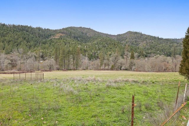 431 Murphy Gulch Road, Rogue River, OR 97537