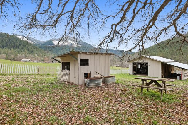 431 Murphy Gulch Road, Rogue River, OR 97537