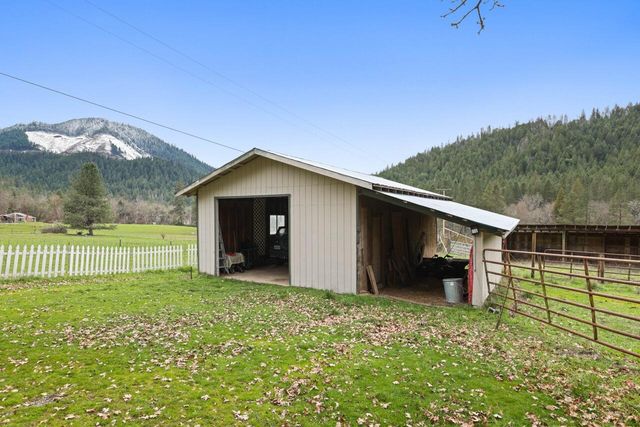431 Murphy Gulch Road, Rogue River, OR 97537