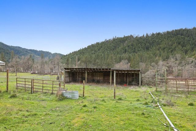 431 Murphy Gulch Road, Rogue River, OR 97537