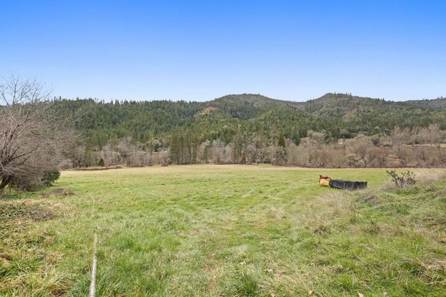 431 Murphy Gulch Road, Rogue River, OR 97537
