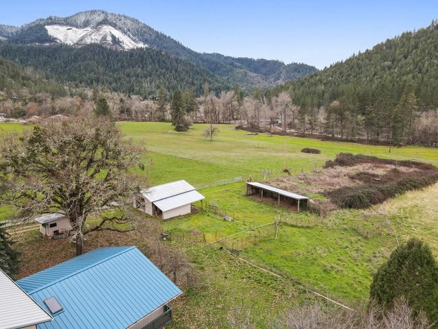 431 Murphy Gulch Road, Rogue River, OR 97537