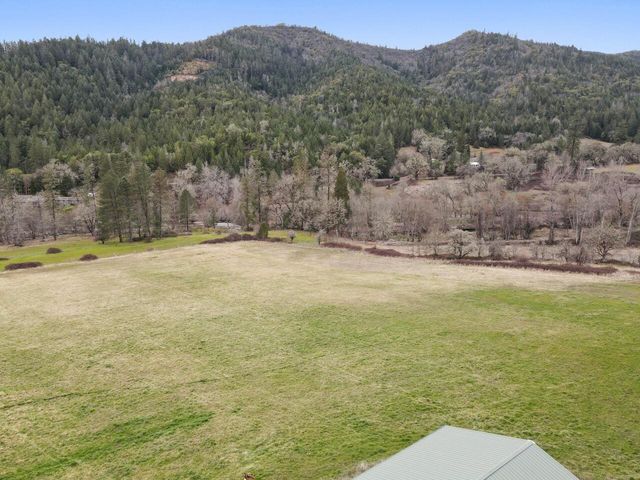 431 Murphy Gulch Road, Rogue River, OR 97537
