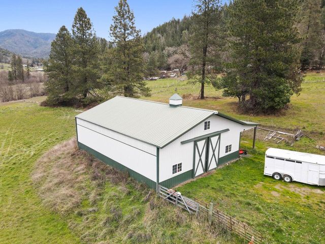 431 Murphy Gulch Road, Rogue River, OR 97537