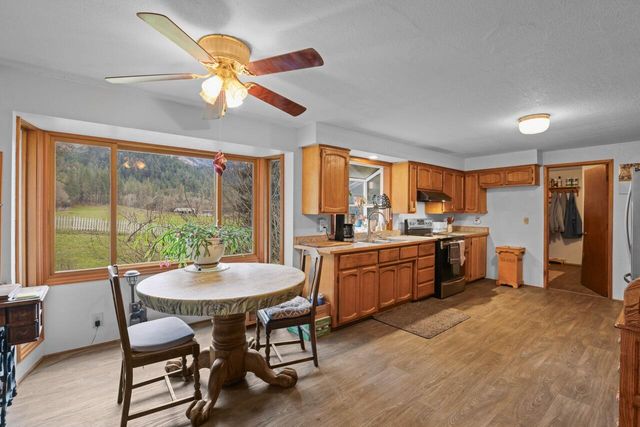 431 Murphy Gulch Road, Rogue River, OR 97537