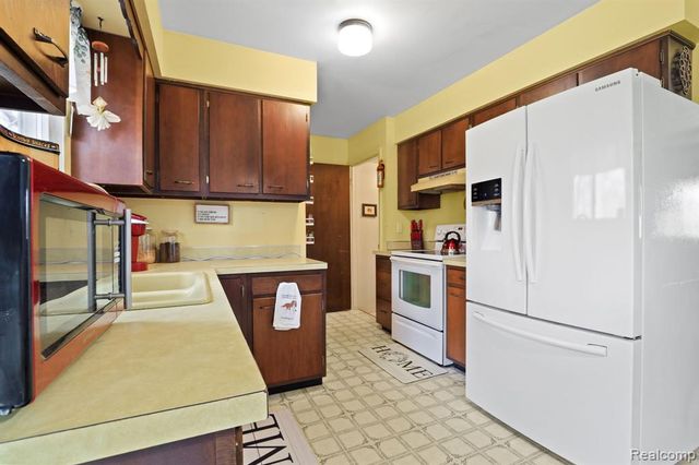 11106 Main Road, Fenton, MI 48430