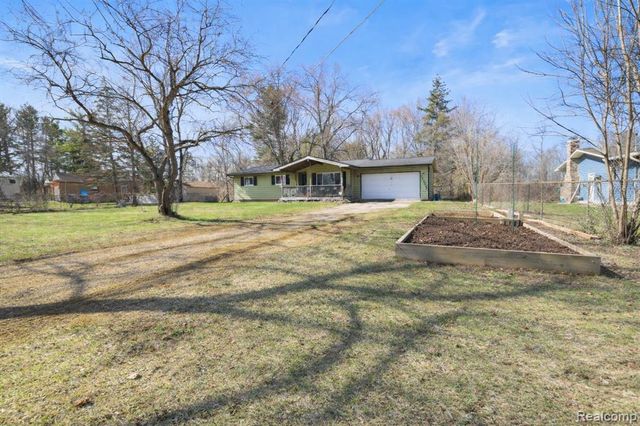 11106 Main Road, Fenton, MI 48430