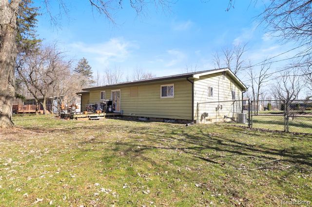 11106 Main Road, Fenton, MI 48430