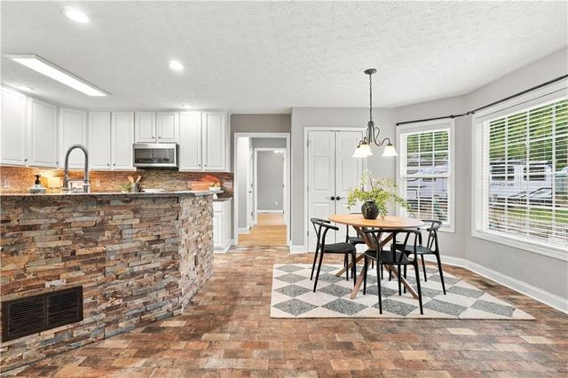 1343 Windsor Glen Drive, Douglasville, GA 30134