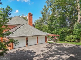 10900 TARA RD, Potomac, MD 20854