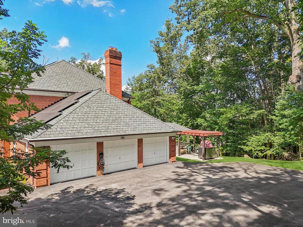 10900 TARA RD, Potomac, MD 20854