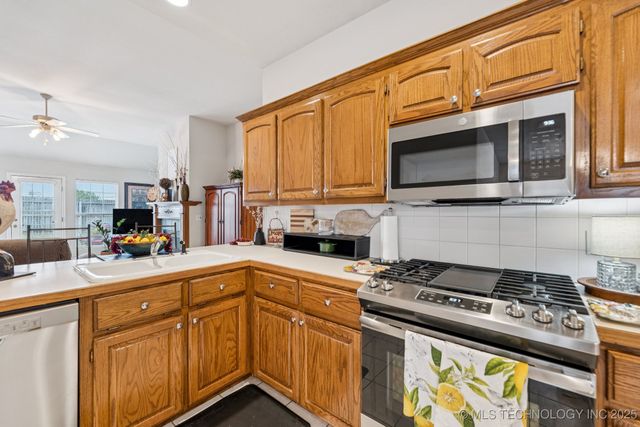 9617 N 101ST East Avenue, Owasso, OK 74055