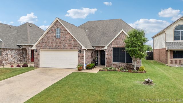 9617 N 101ST East Avenue, Owasso, OK 74055