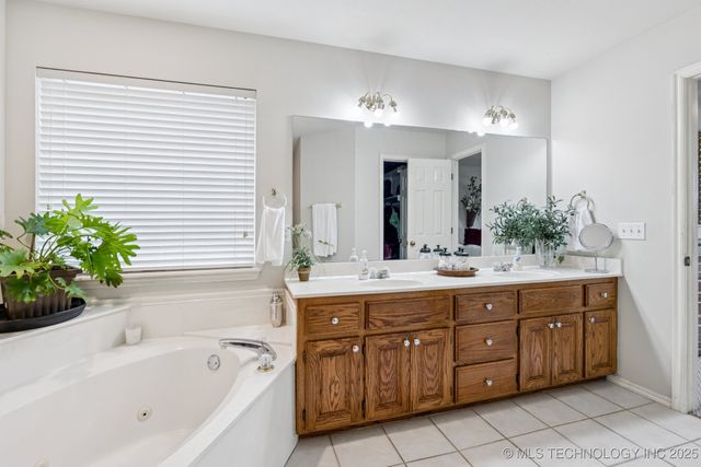 9617 N 101ST East Avenue, Owasso, OK 74055