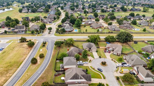 9617 N 101ST East Avenue, Owasso, OK 74055