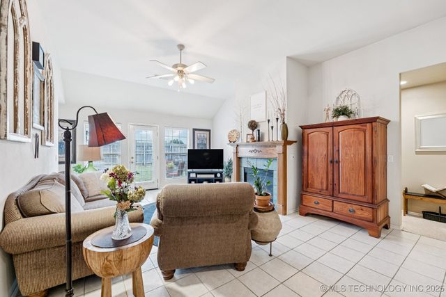 9617 N 101ST East Avenue, Owasso, OK 74055