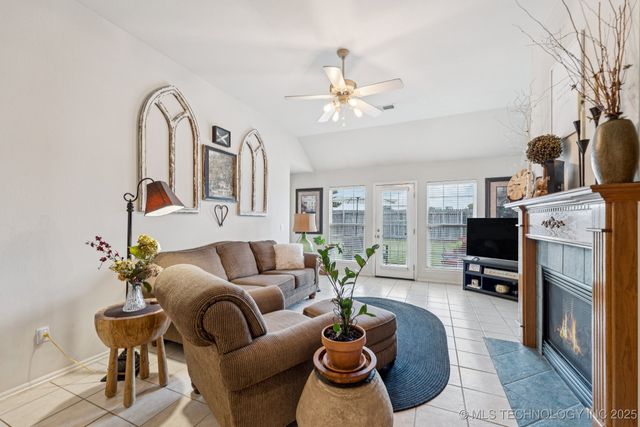 9617 N 101ST East Avenue, Owasso, OK 74055
