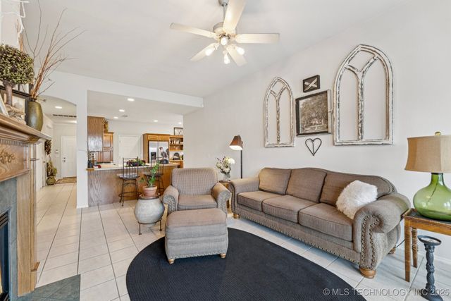 9617 N 101ST East Avenue, Owasso, OK 74055