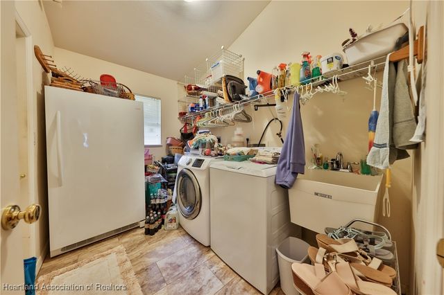 1045 Winter Green Street, Lake Placid, FL 33852