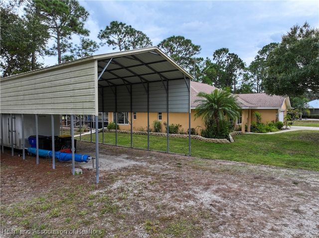 1045 Winter Green Street, Lake Placid, FL 33852