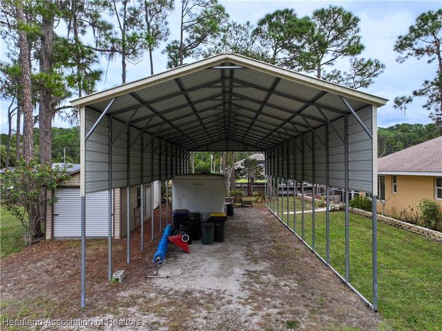 1045 Winter Green Street, Lake Placid, FL 33852