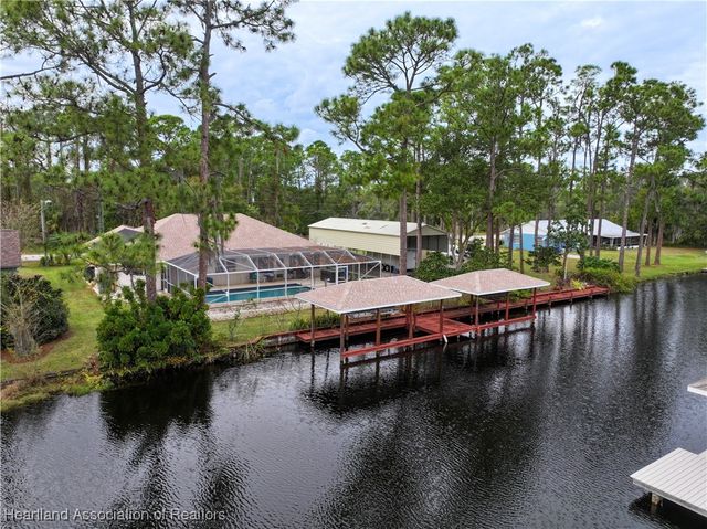 1045 Winter Green Street, Lake Placid, FL 33852