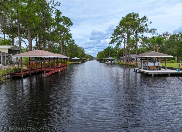 1045 Winter Green Street, Lake Placid, FL 33852