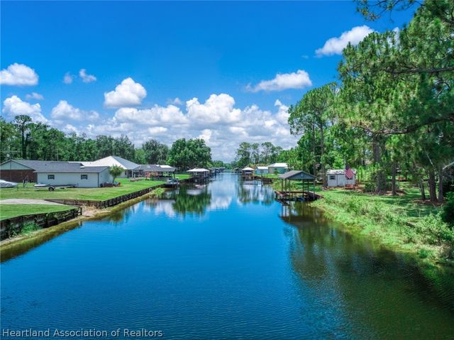 1045 Winter Green Street, Lake Placid, FL 33852
