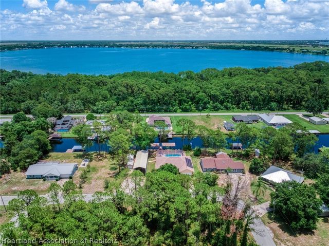 1045 Winter Green Street, Lake Placid, FL 33852