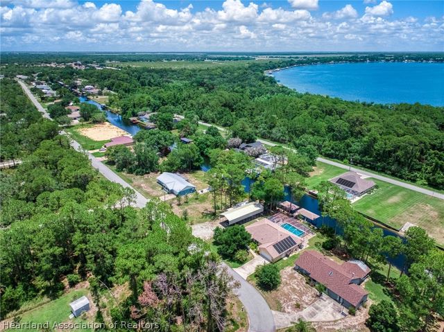 1045 Winter Green Street, Lake Placid, FL 33852