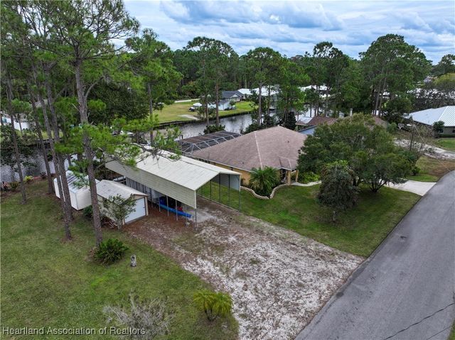 1045 Winter Green Street, Lake Placid, FL 33852