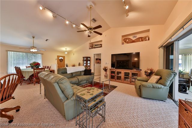 1045 Winter Green Street, Lake Placid, FL 33852