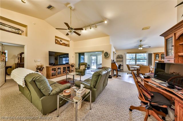 1045 Winter Green Street, Lake Placid, FL 33852