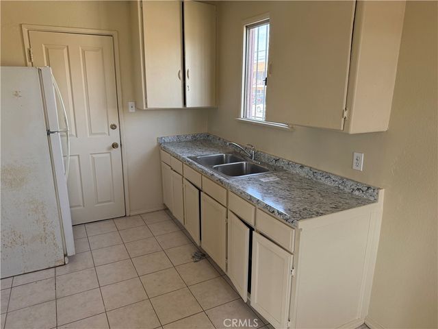 7819 S Hoover, Los Angeles, CA 90044