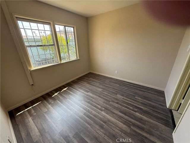 7819 S Hoover, Los Angeles, CA 90044