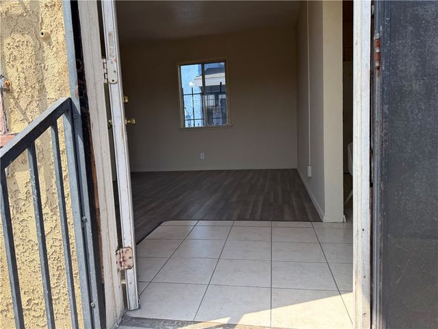 7819 S Hoover, Los Angeles, CA 90044