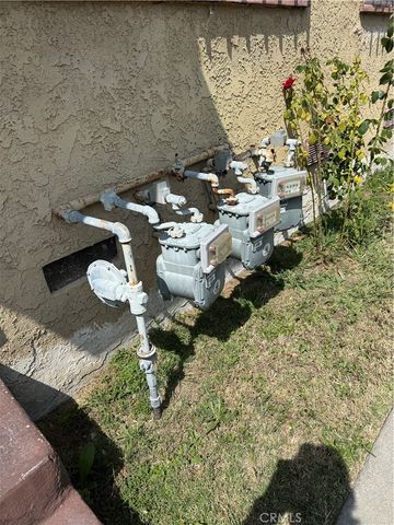 7819 S Hoover, Los Angeles, CA 90044