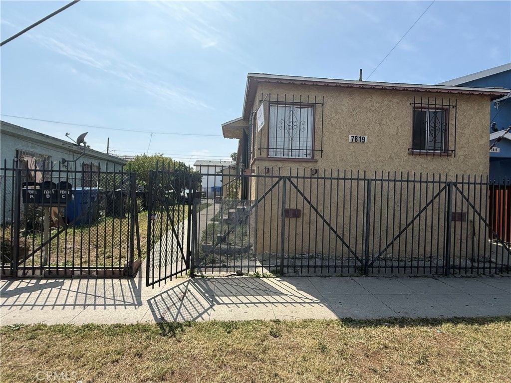 7819 S Hoover, Los Angeles, CA 90044